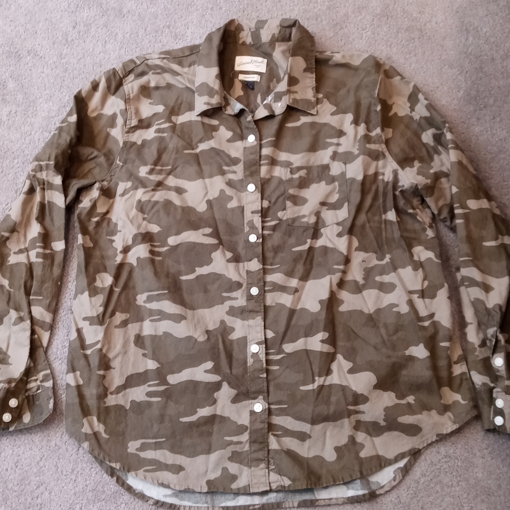 Women's camo button up jacket